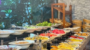 Daily buffet breakfast for a fee