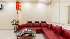 Living area - Oyo 422 Nguyen Thanh Hotel (Ho Chi Minh City)
