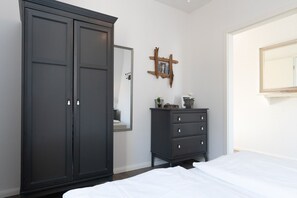 3 bedrooms, travel cot, WiFi