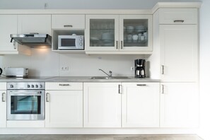 Kühlschrank, Mikrowelle, Ofen, Geschirrspüler