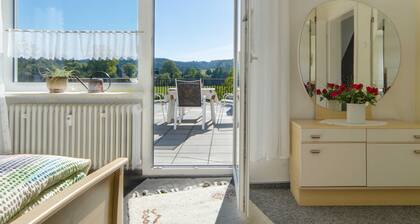 Ferienwohnung im OG mit großem Terrassenbalkon - Ferienwohnung Hertel