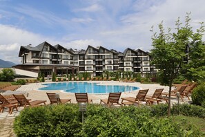 Piscine couverte, piscine extérieure (ouverte en saison)
