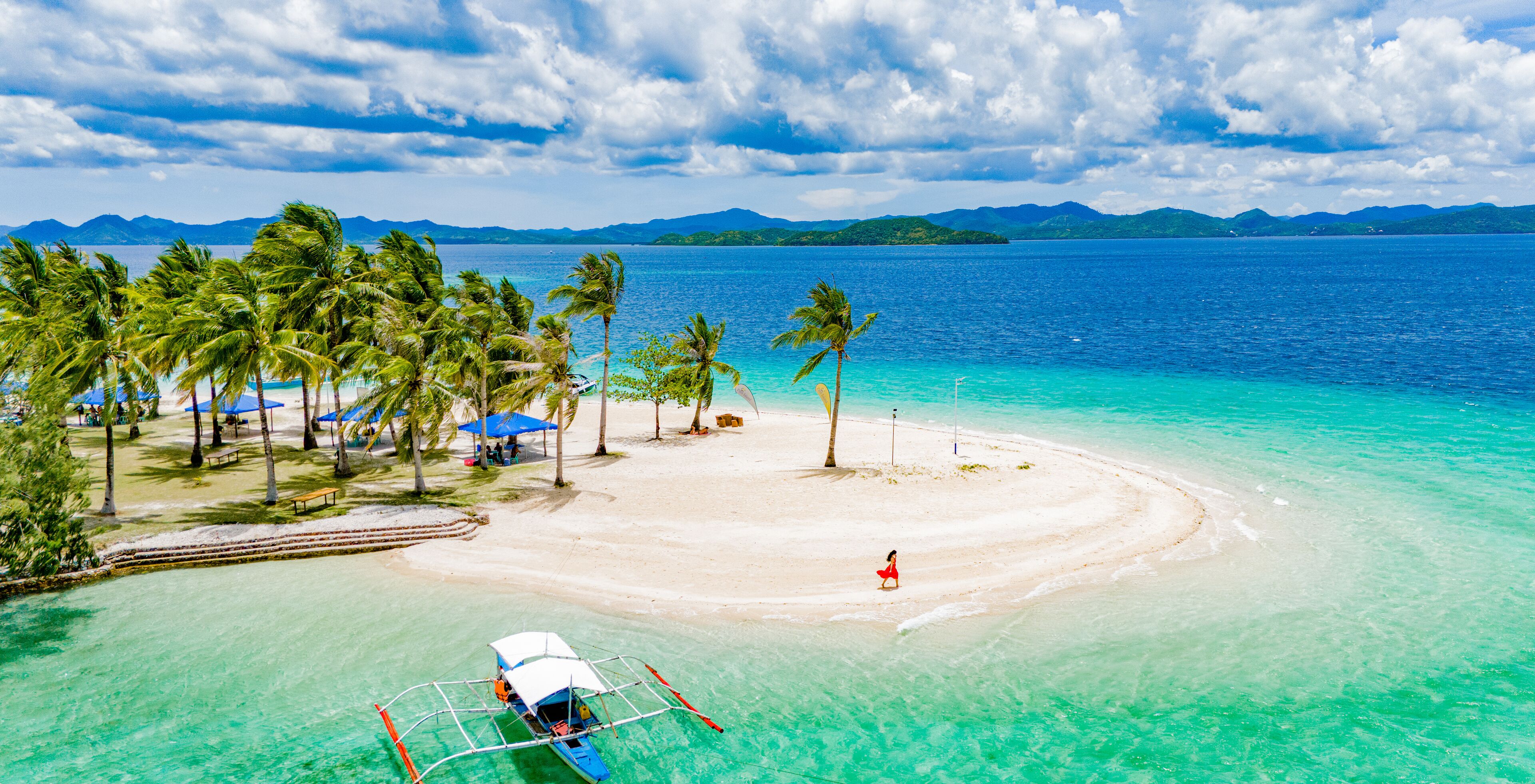 Beach shuttle, beach umbrellas, beach towels, kayaking