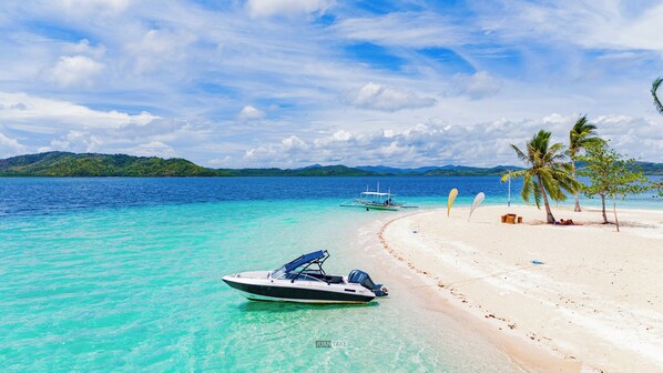 Navette pour la plage, parasols, serviettes de plage, kayak