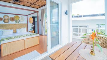 Luxury Studio Suite, 1 King Bed, Sea View, Oceanfront | Hypo-allergenic bedding, minibar, individually decorated