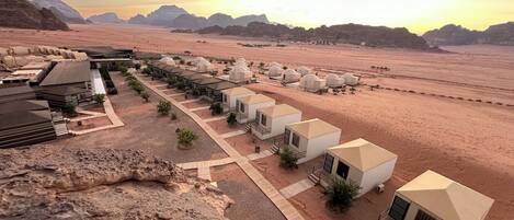 Sistema de insonorización, tabla de planchar con plancha y wifi gratis