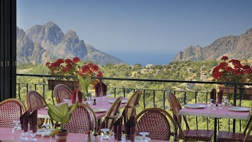 Lunch and dinner served, Regional cuisine