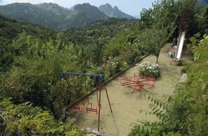 Children's play area - outdoor - Hotel Aitone (Evisa)