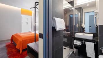 Camera Standard, 1 letto king | Bagno | Doccia, articoli per l'igiene personale ecosostenibili, asciugacapelli