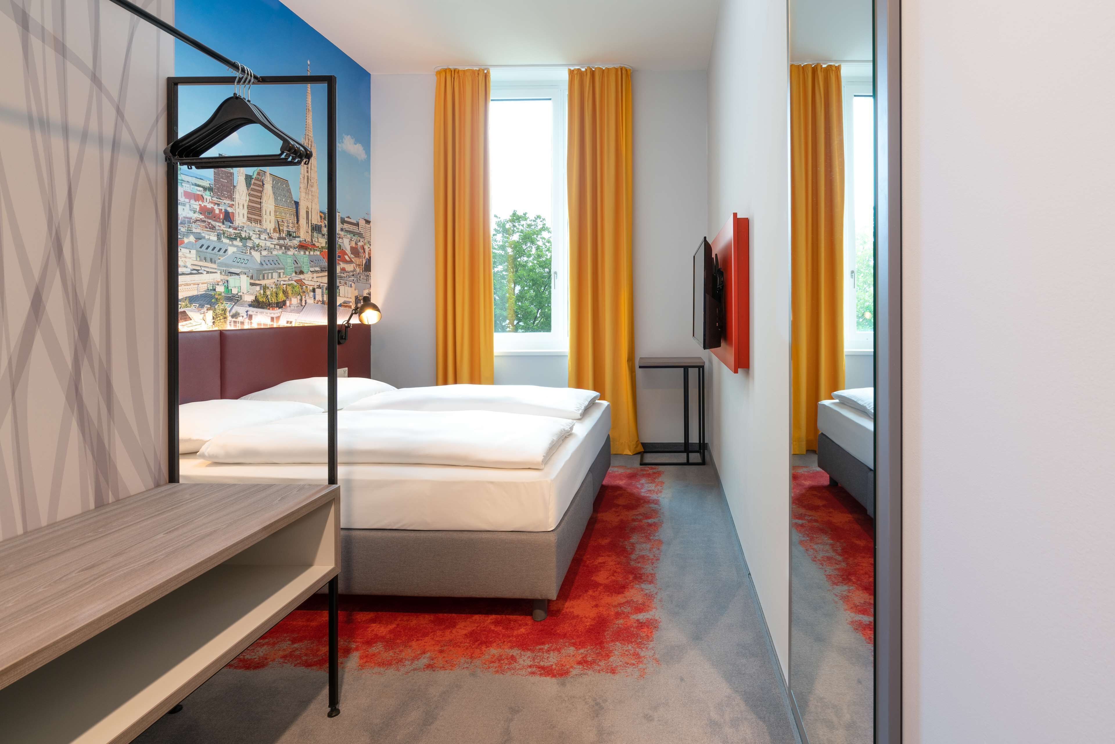 standard room, 1 king bed | laptop workspace, blackout curtains, soundproofing, free wifi