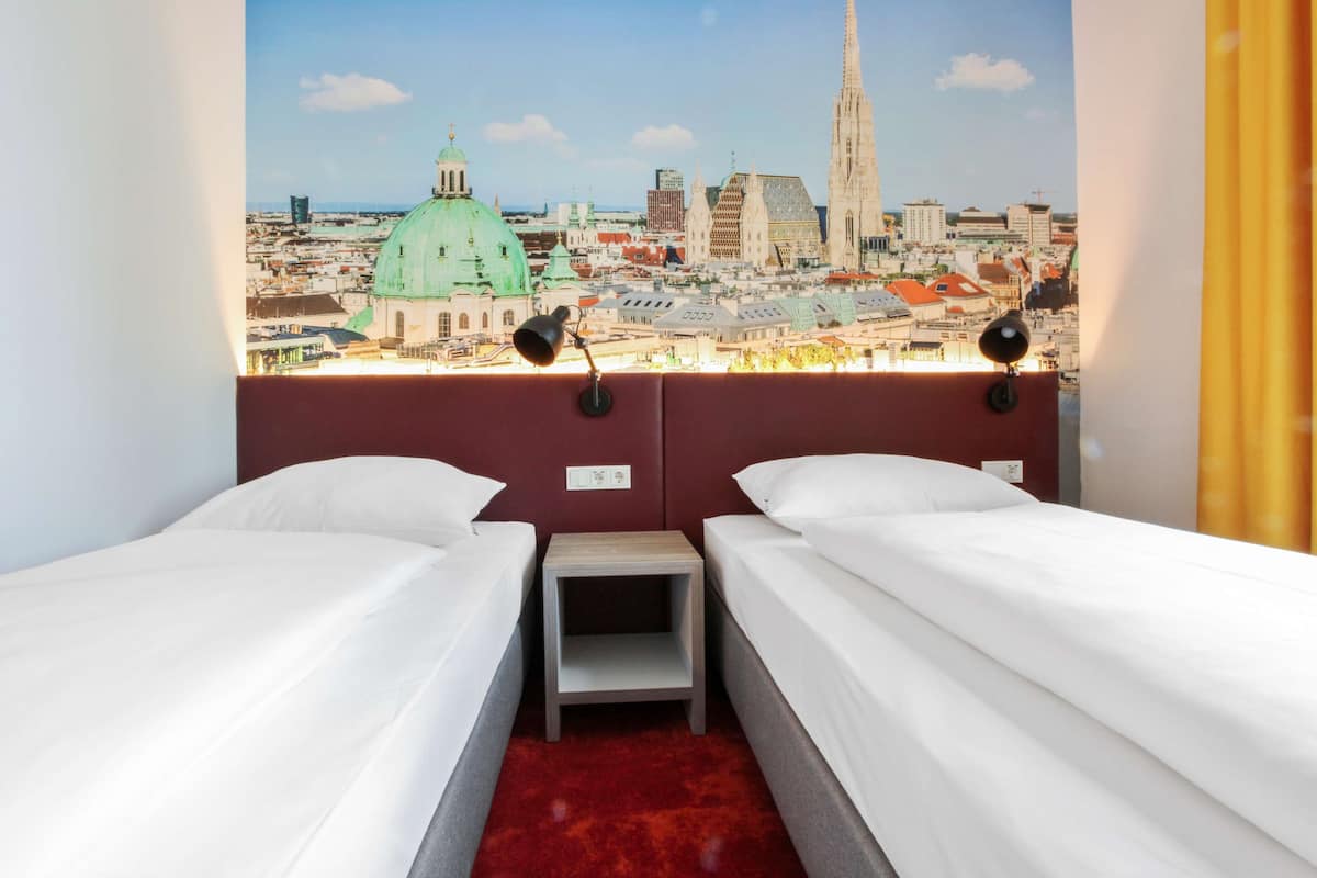 Standard Room, 2 Twin Beds | Laptop workspace, blackout drapes, soundproofing, free WiFi