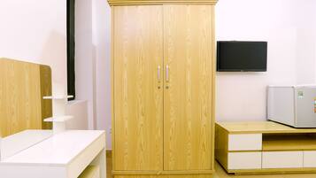 Phòng đôi Tiêu chuẩn | Minibar, bàn, khu vực làm việc phù hợp cho laptop
