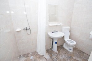 Ducha, artículos de higiene personal gratuitos y secador de pelo
