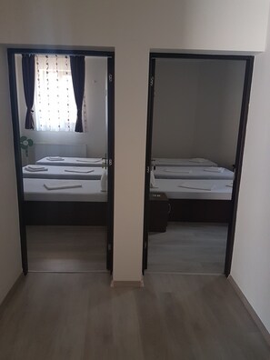 Habitació triple Deluxe | Roba de llit hipoal·lergògena i habitacions insonoritzades