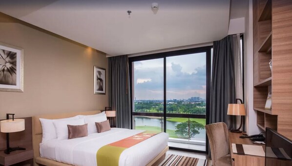 2 bedrooms, iron/ironing board, free WiFi, alarm clocks