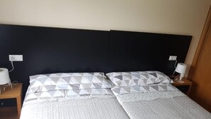 Twin kamer, gedeelde badkamer | Gratis wifi, beddengoed
