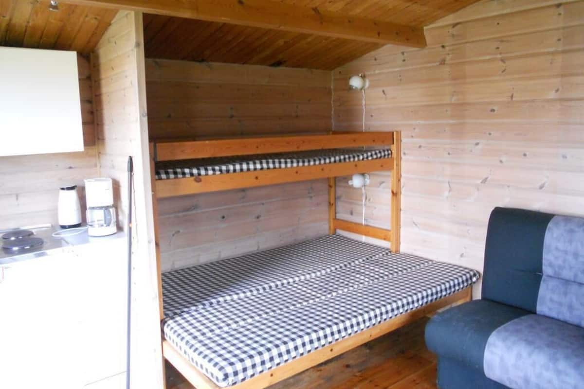 Family Cabin, Shared Bathroom (A) | Free WiFi