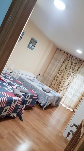 Family Room, External Private Bathroom - Javier Pedrouzo Sleeping Group (O Pino)