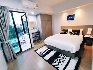 Superior Double Room | Desk, soundproofing, free WiFi, bed sheets - Star Sukhumvit (Bangkok)