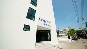 A modern building with a sign reading "STAR SUKUMVIT". - Star Sukhumvit (Bangkok)