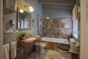 Double or Twin Room | Bathroom | Combined shower/tub, hair dryer, towels, soap - Jeys Catedral Jerez (Jerez de la Frontera)