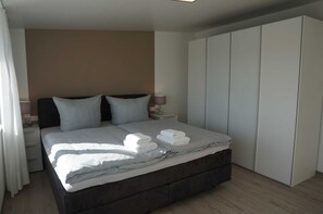 3 bedrooms, travel cot, WiFi, bed sheets - Vacation apartment 2 Hohenrain - Weingut Schaaf (Nordheim)