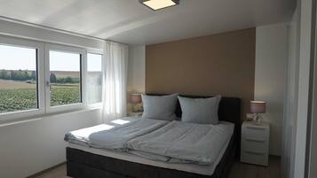 3 bedrooms, travel crib, WiFi, bed sheets