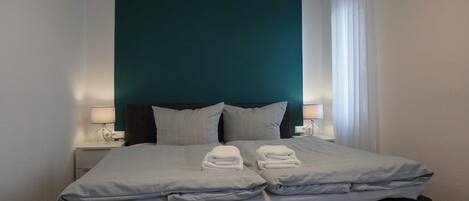 3 quartos, berço de viagem, Wi-Fi, roupa de cama