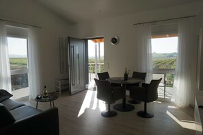 Unclassified image, 4 of 36, button