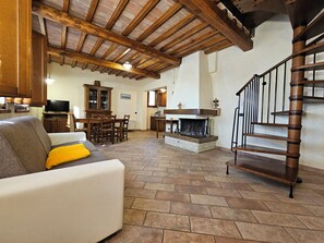 Premium Villa | Living area | Flat-screen TV, fireplace, ping pong - La Fonte di Montebuono (Magione)