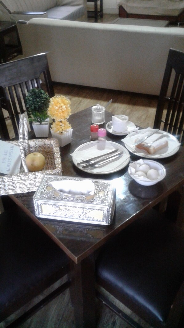 Daily English breakfast for a fee - Lavish Lounge Guest House (Islamabad)