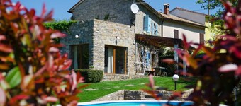 Charmante Villa 2BR avec piscine pour 4+1, pour petits groupes, animaux acceptés