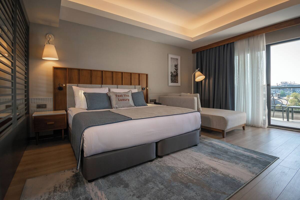 Minibar, in-room safe, desk, soundproofing