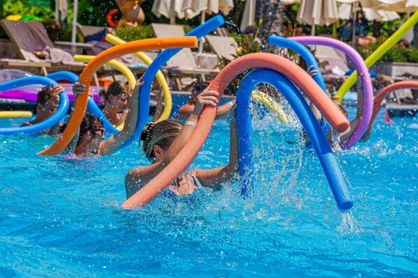 Inomhuspool, utomhuspool, gratis cabanor och parasoller