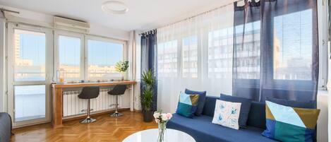 Studio Suite | Living room