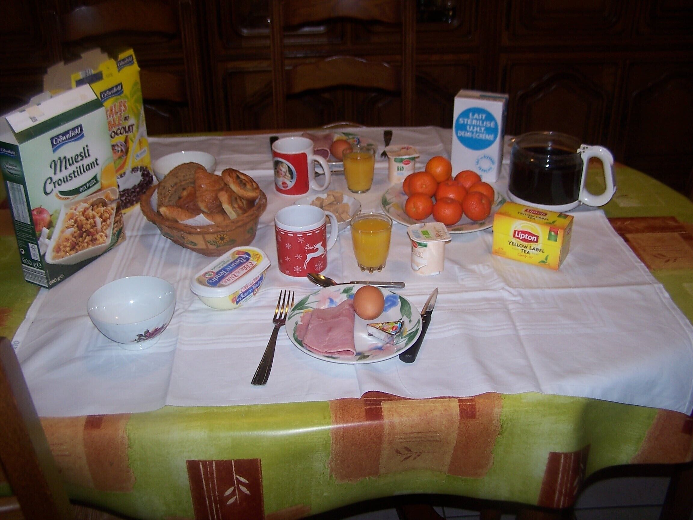 Free continental breakfast 