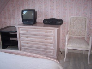 Double Room | Television - Welcome B&B (Pouzac)
