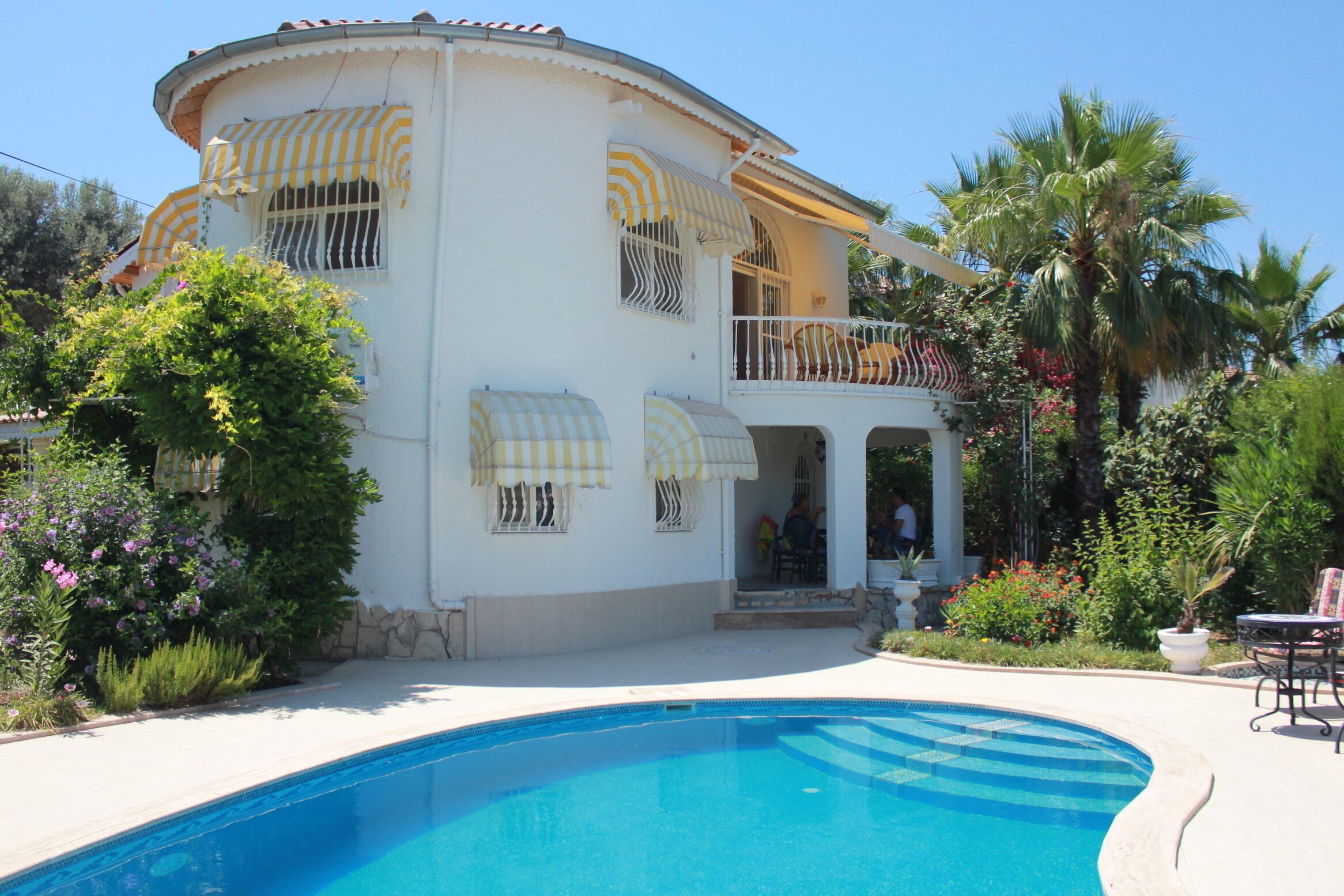 Villa Flora, absolute quiet, near the beach, sea and mountain views