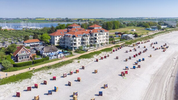 Unclassified image, 1 of 8, button - Tiefblau (Fehmarn)