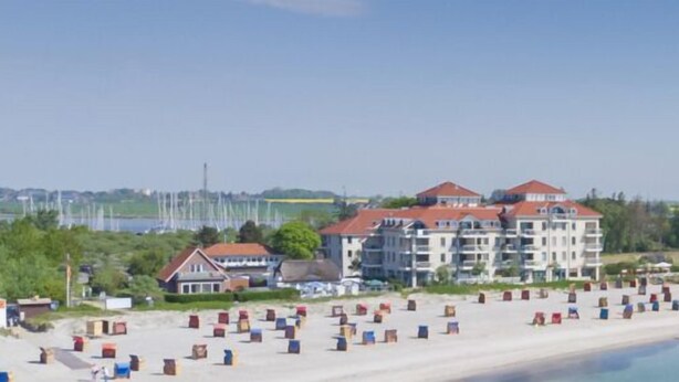Unclassified image, 1 of 9, button - Azurblau (Fehmarn)