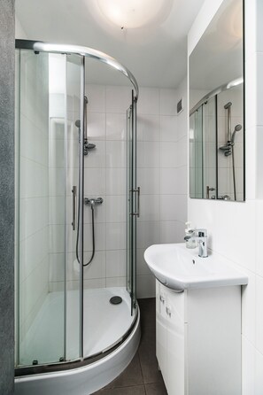 Apartamento | Banheiro | Chuveiro, produtos de toalete grátis, secador de cabelo 