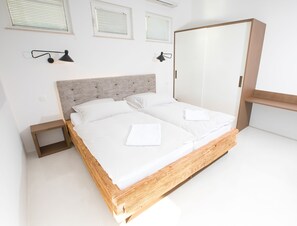 2 quartos, cofres nos quartos, berço de viagem, Wi-Fi de cortesia