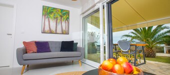 5 * apartment on the seafront-great new facilities, free wifi