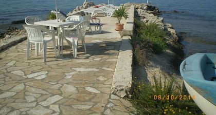 5 * apartment on the seafront-great new facilities, free wifi