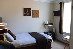 Iron/ironing board, free WiFi, bed sheets - Armada Guesthouse (Redcar)