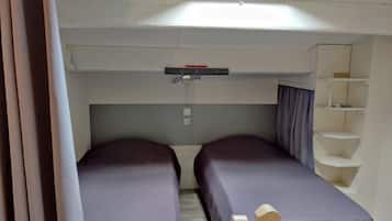 2 bedrooms, in-room safe, iron/ironing board