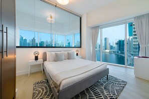 Appartement Duplex Standard, 2 chambres, vue canal | 2 chambres, coffres-forts dans les chambres, rideaux occultants