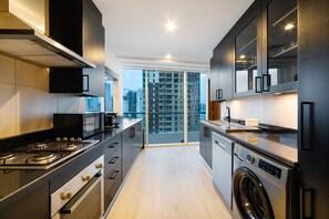 Standard Duplex, 2 Bedrooms, Canal View | Private kitchen | Fridge, microwave, oven, stovetop - Maison Privee - Spectacular Duplex Apt w/ Canal views (Dubai)