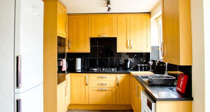 5 bedroom house sleeps 11! FREE parking! 5 mins away from Tilbury Docks