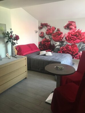 Cots/infant beds, free WiFi, bed sheets